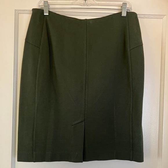NWT slimming Lysse skirt, size L - Picture 2 of 2